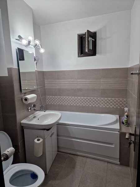 Unirii, Sfanta Vineri, ultracentral